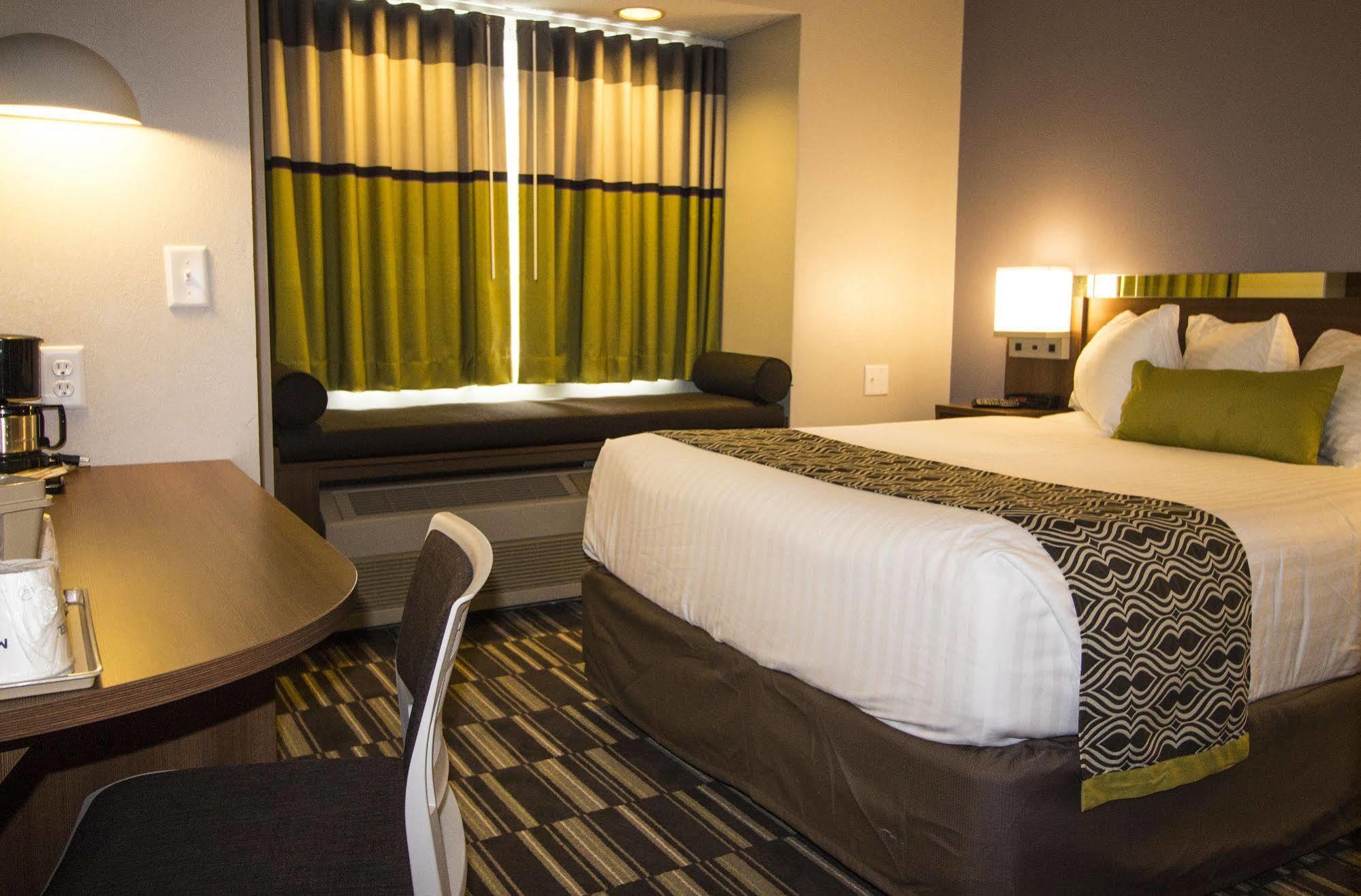 Microtel By Wyndham Виктор Экстерьер фото